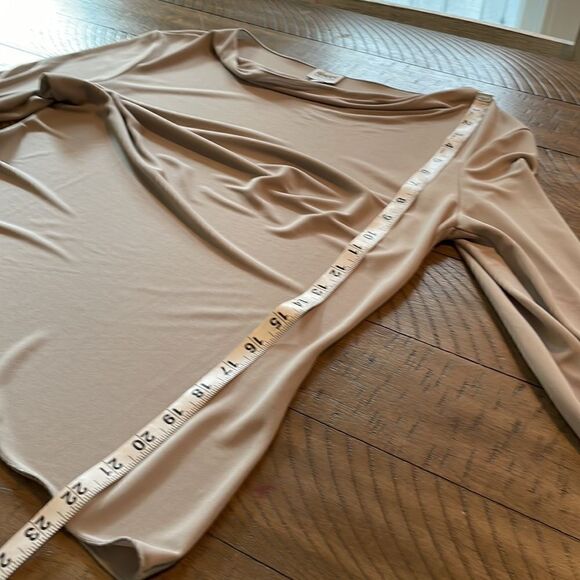 Chic made in Italy 🇮🇹 Cowl neck ARMANI COLLEZIONI Blouse moves 💃 with you! 🧑🎨 👀 - Picture 7 of 16